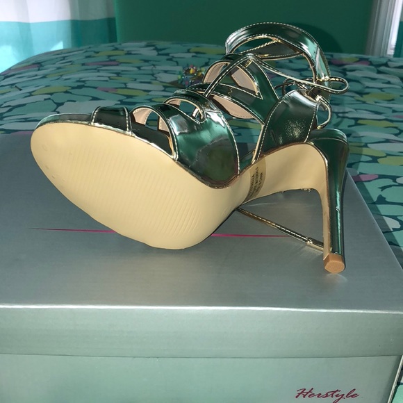 Metallic Gold High heel sandals - Picture 2 of 6